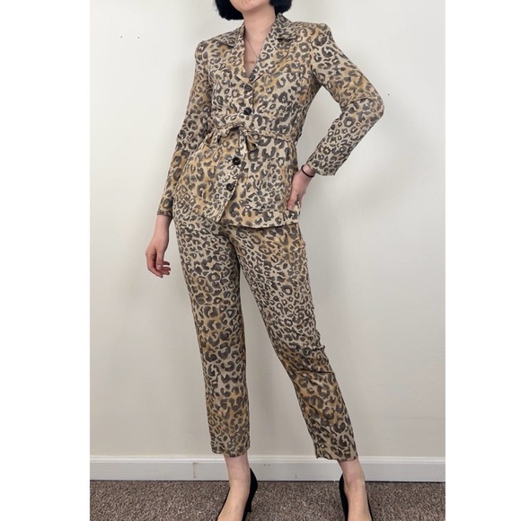 Vintage Dana Buchman Rayon Leopard Print Pantsuit with Tailored Blazer - Picture 2 of 8